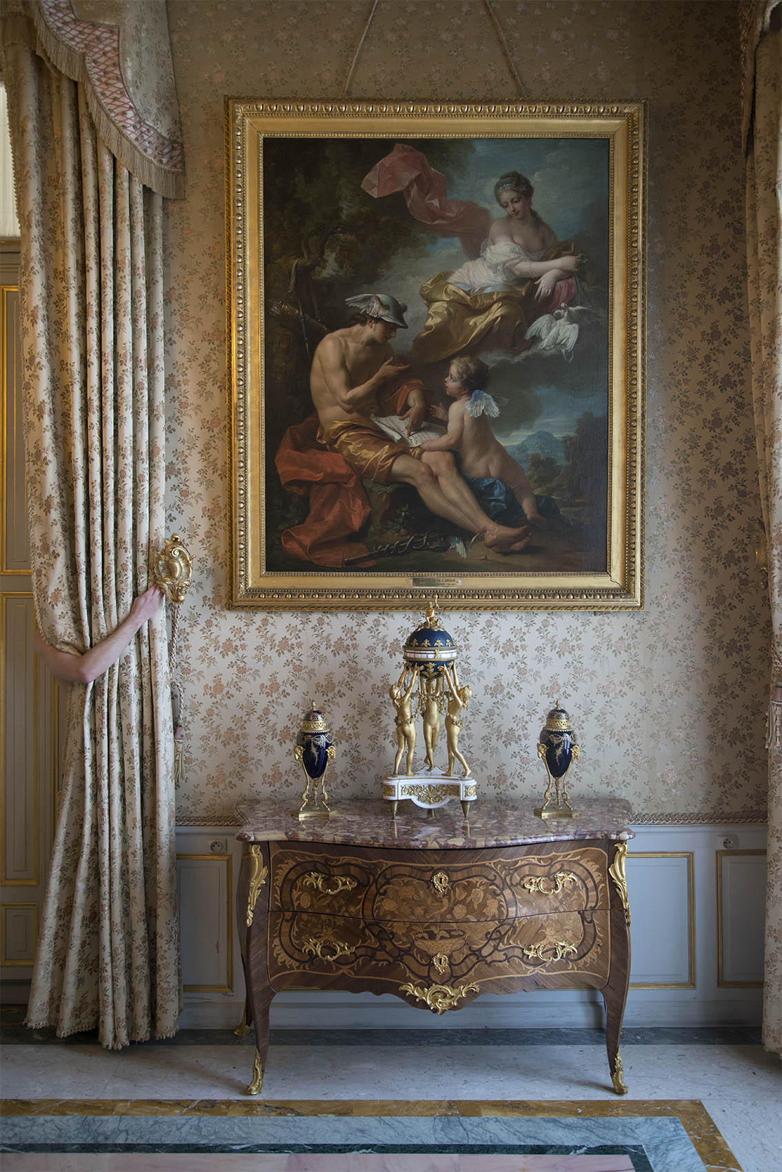 Julien Spiewak: L’Education de l’Amour by Jean-Louis François Lagrenée (1724-1805), Alexandre, Louis XV period chest of drawers. Prince’s Palace of Monaco. 2018. (Edition 1/5), 2018